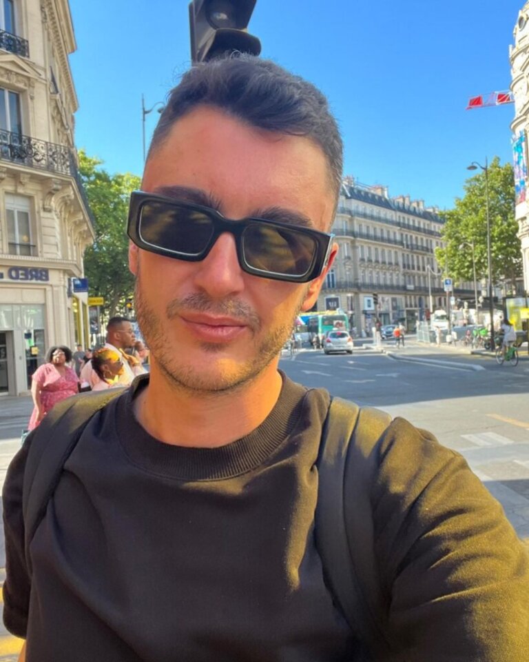 Drini Zeqo rrëfen historinë e trishtë të humbjes së babait!