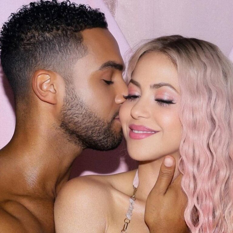 Shakira në lidhje me aktorin 16 vite më të ri!