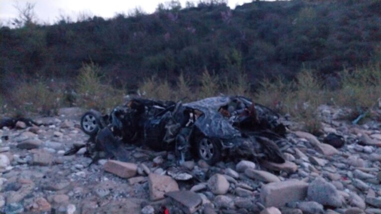 Tronditet Shqipëria, makina del nga rruga dhe përfundon në Vjosë, humbin jetën 8 persona…