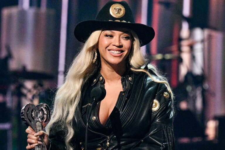 Beyonce nderohet në ceremoninë e çmimeve iHeartRadio!