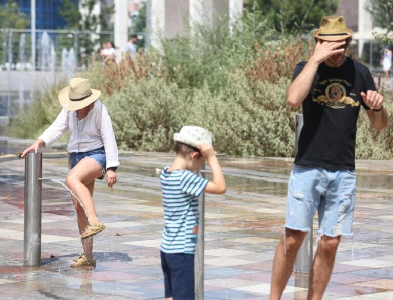 I nxehti përvëlues përfshin Shqipërinë. Në Berat, Elbasan dhe Fier termometri 41 gradë.