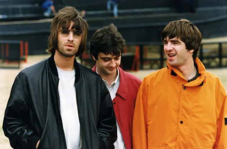 Bashkohen “Oasis”? Vëllezërit Gallagher nxisin thashethemet për rikthimin e grupit…