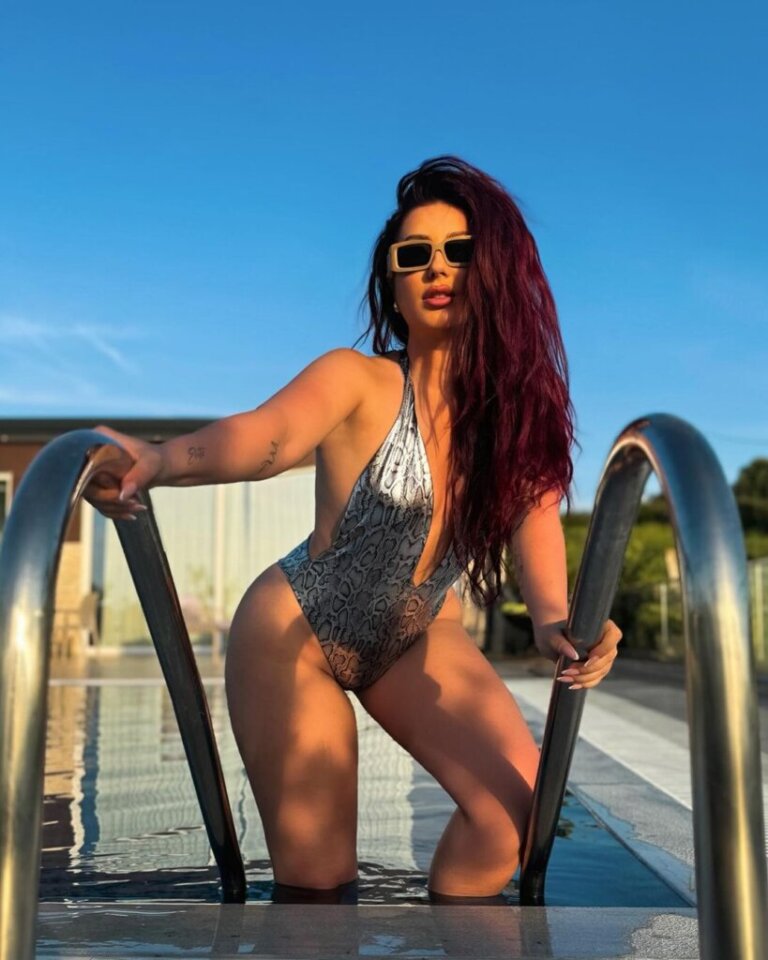 “Rraha një djalë, e bëra të vdekur”, Ronela Hajati tregon historinë e çuditshme: Më shtyu, kishte pirë dhe…