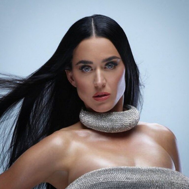 Katy Perry promovon albumin e saj të ri dhe shfaqet me bikini…