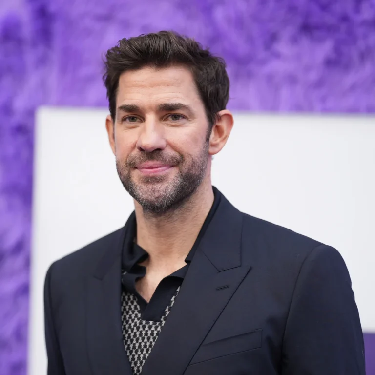 Revista People shpall mashkullin më seksi të vitit 2024.