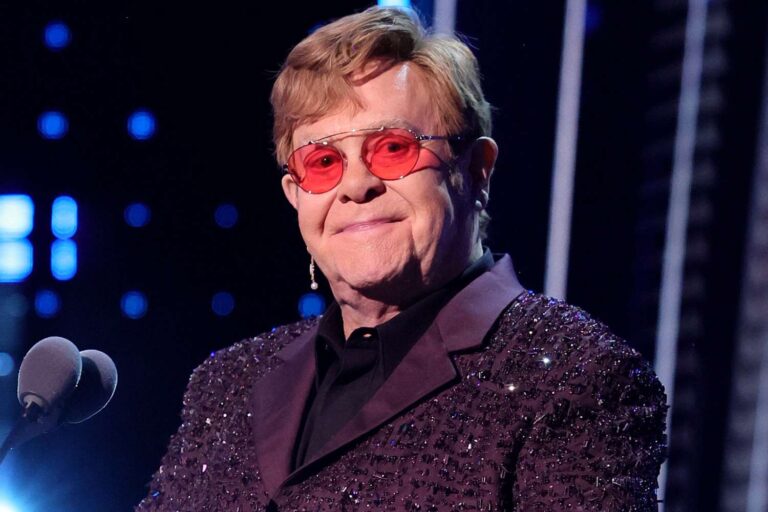 Elton John vazhdon të humbasë shikimin: Ç’po ndodh me këngëtarin?