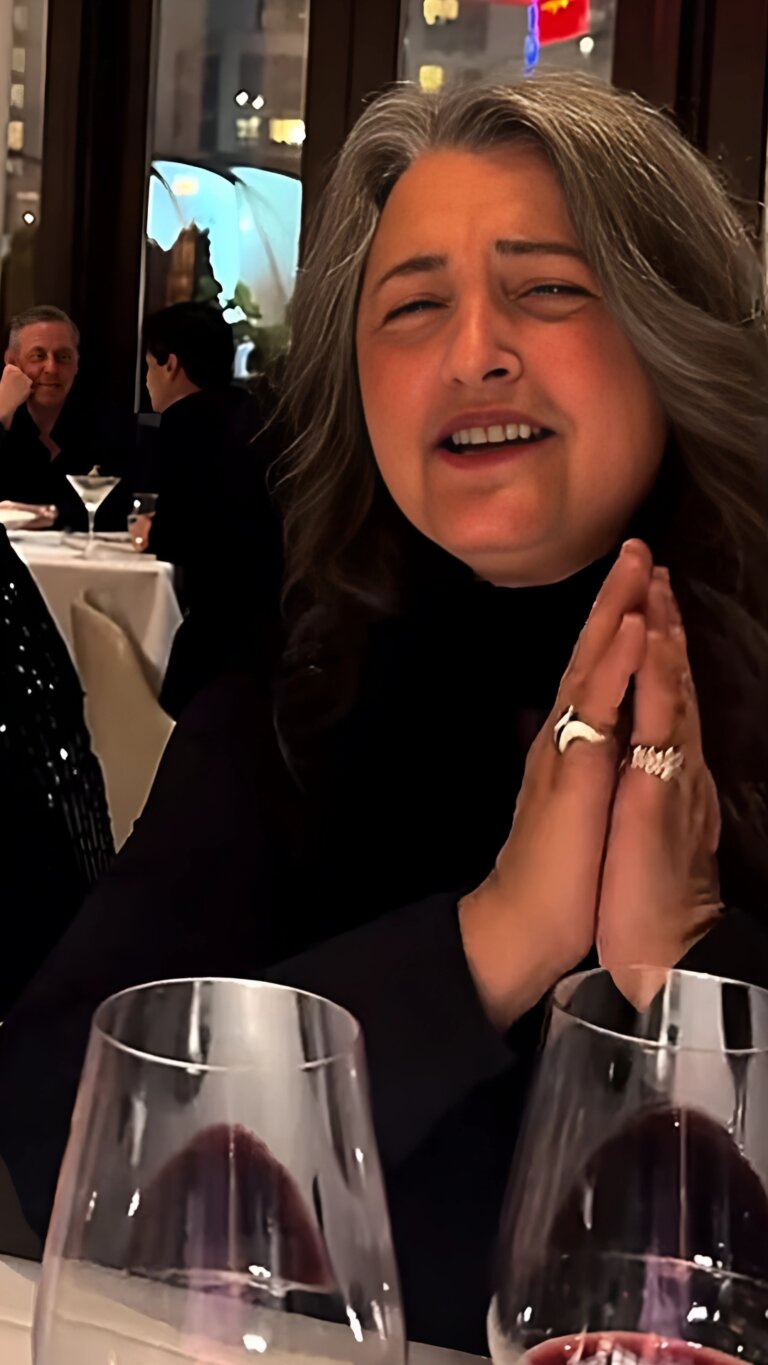 Parashqevi Simaku këndon sërish në një darkë me Elton Ilirjanin…