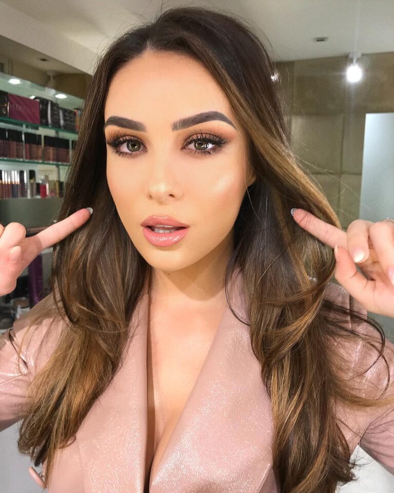 Xhensila tregon “sekretin e errët”: “Pashë babanë të godiste me thikë nënën time”.