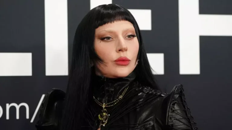 Lady Gaga flet për luftën me shëndetin mendor dhe rikthimin në muzikë.