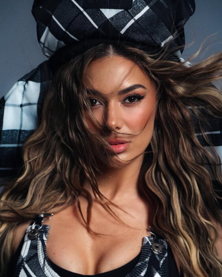 Elvana gjata vjen ndryshe me këngën e re “Lumja toka”.