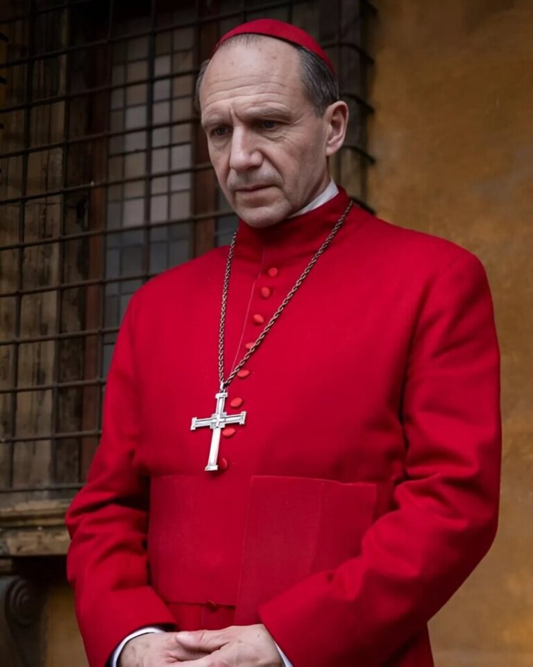 Kardinalët po shohin filmin “Conclave” për të kuptuar më mirë konklavën aktuale.