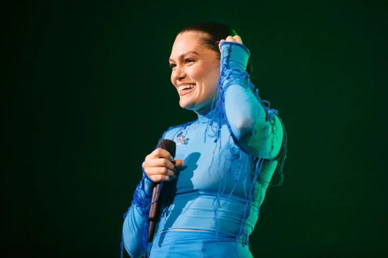 Jessie J me kancer gjiri, por e merr me ‘sportivitet’: Do rikthehem me gjoks më të madh!