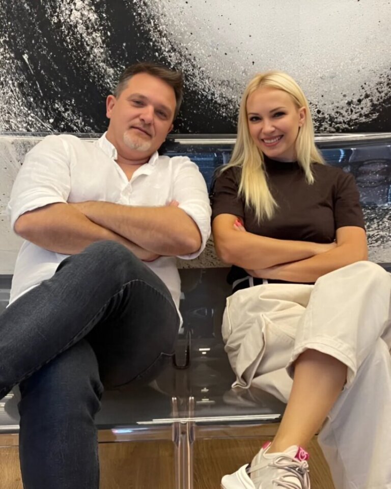 Dy festa në një ditë! Xhemi dhe Juli festojnë përvjetorët e martesës.