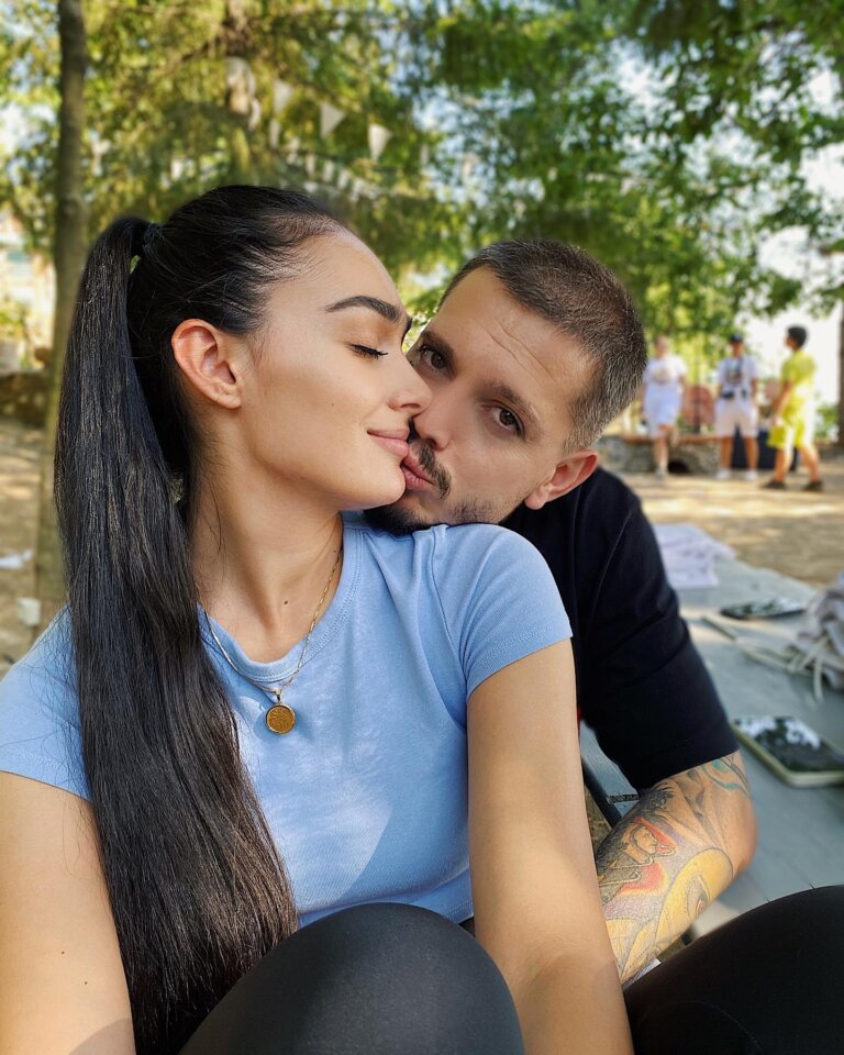 Klea Huta dhe Elgit Doda i japin fund martesës së tyre?