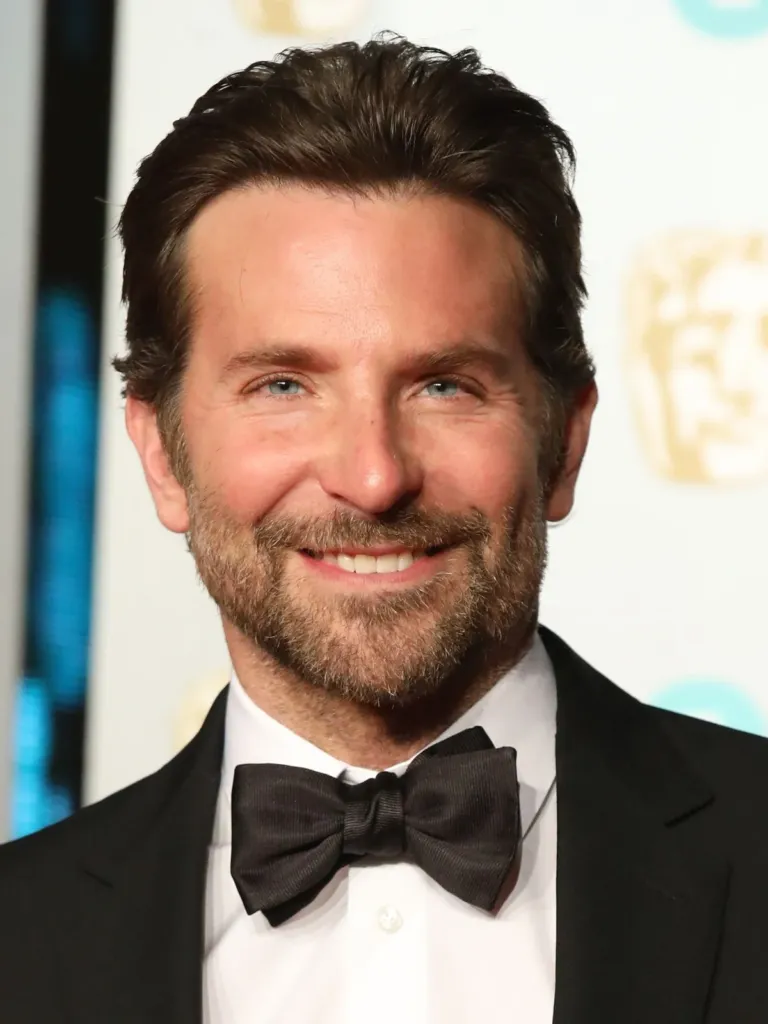 Bradley Cooper reagon ndaj zërave për kirurgji plastike: Nuk kam bërë asnjë ndërhyrje.