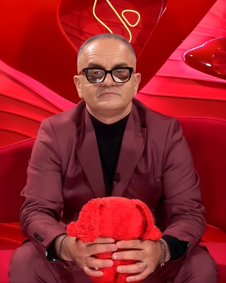 “Nëna ndërroi jetë nga kanceri”/ Linja prekëse e Artanit: Takova vëllanë pas 23 vitesh, më tha s’të njoh.