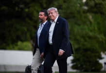 Donald Trump mungon në dasmën e djalit: Rrethanat nuk më lejojnë të jem aty.