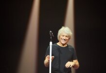Bon Jovi rikthehet në skenë katër vjet pasi operacioni në fyt i ndërpreu karrierën.