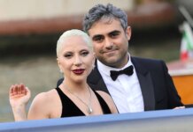 Lady Gaga zgjodhi një nënë surrogate për të sjellë në jetë vajzën e saj.