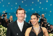 Dua Lipa zbulon fjalët që i vodhën zemrën dhe si Callum Turner po ndryshon muzikën e saj.